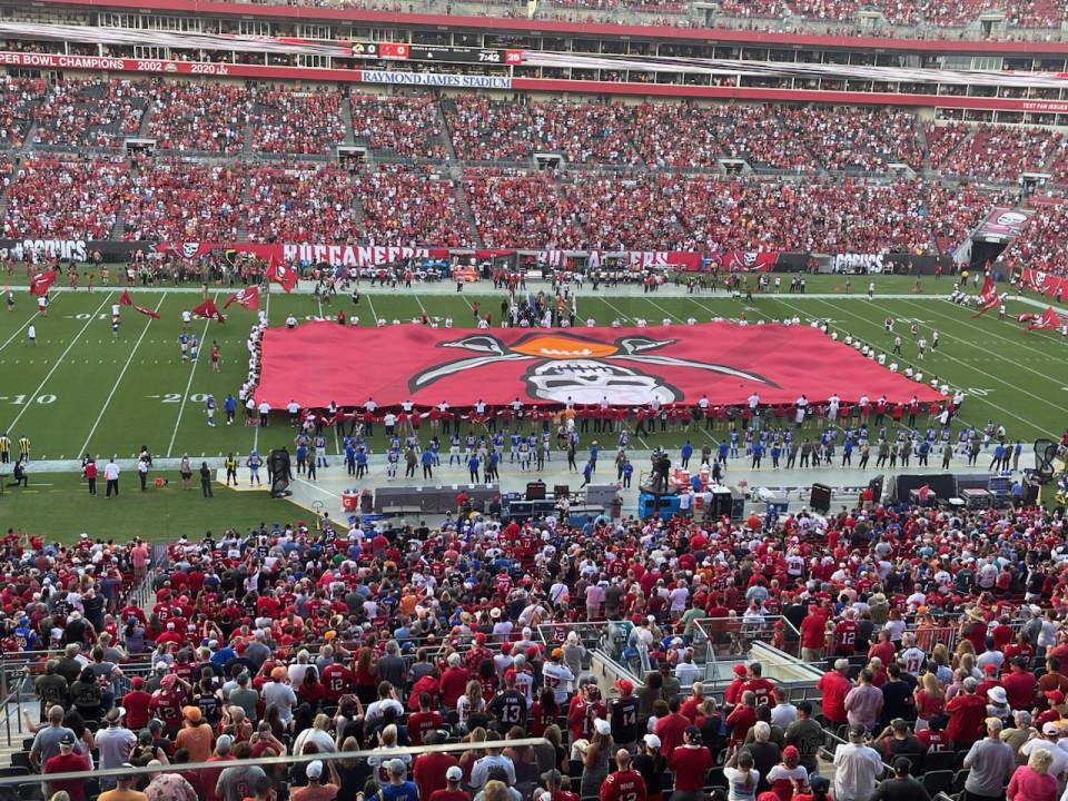 ARRIVAL PHOTOS: Rams arrive to Raymond James Stadium for Week 9