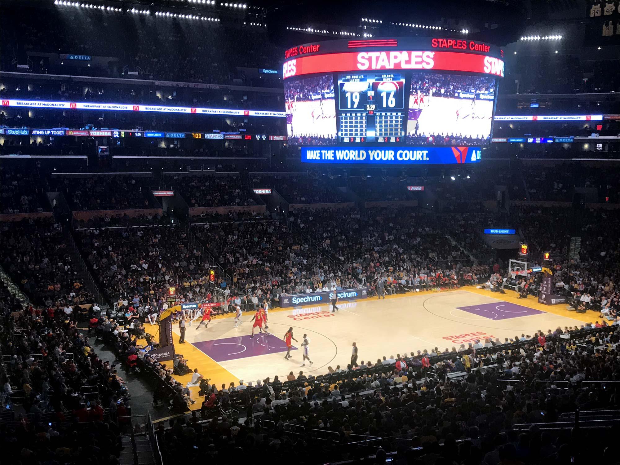 Los Angeles Lakers Stadium / Los Angeles Lakers Considered Moving Out